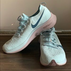 Nike Women’s zoom fly flyknit